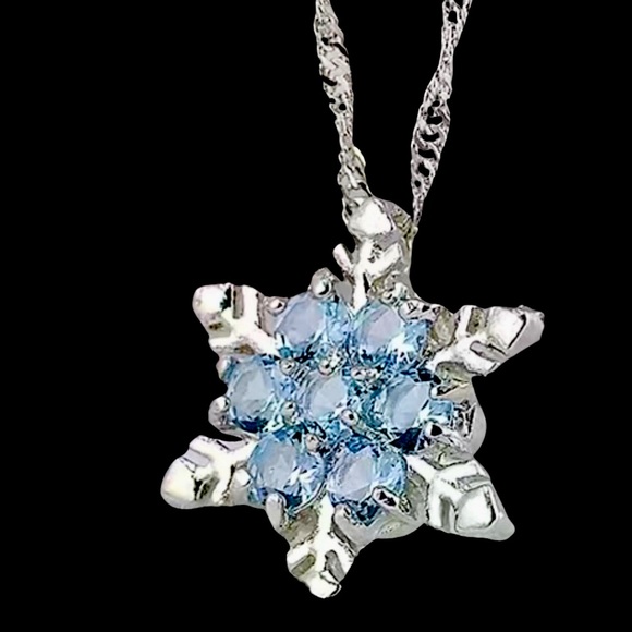 🆕 Silver Blue Crystal Snowflake Necklace - Picture 3 of 8